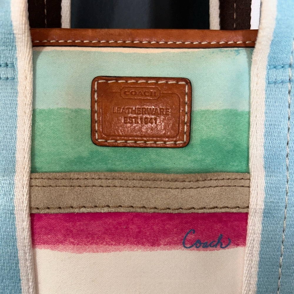 VINTAGE Coach Hamptons Watercolor Stripe Tote (M0673-10025) - Picture 2 of 15